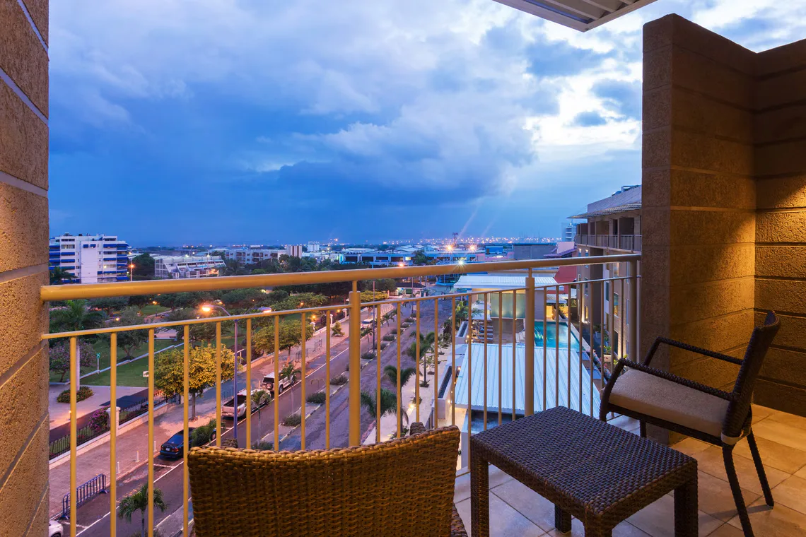 courtyard-kingston-jamaica-superior-with-balcony-01_9493