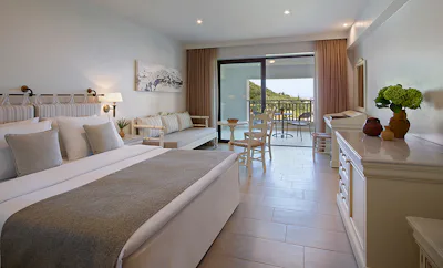 OPEN PLAN FAMILY ROOMS