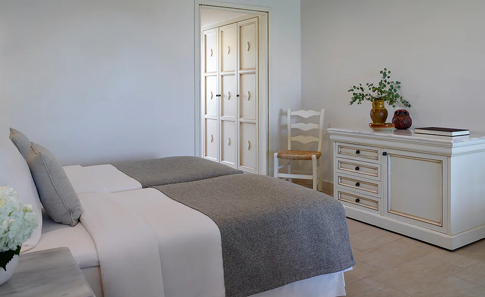 OPEN PLAN FAMILY ROOMS