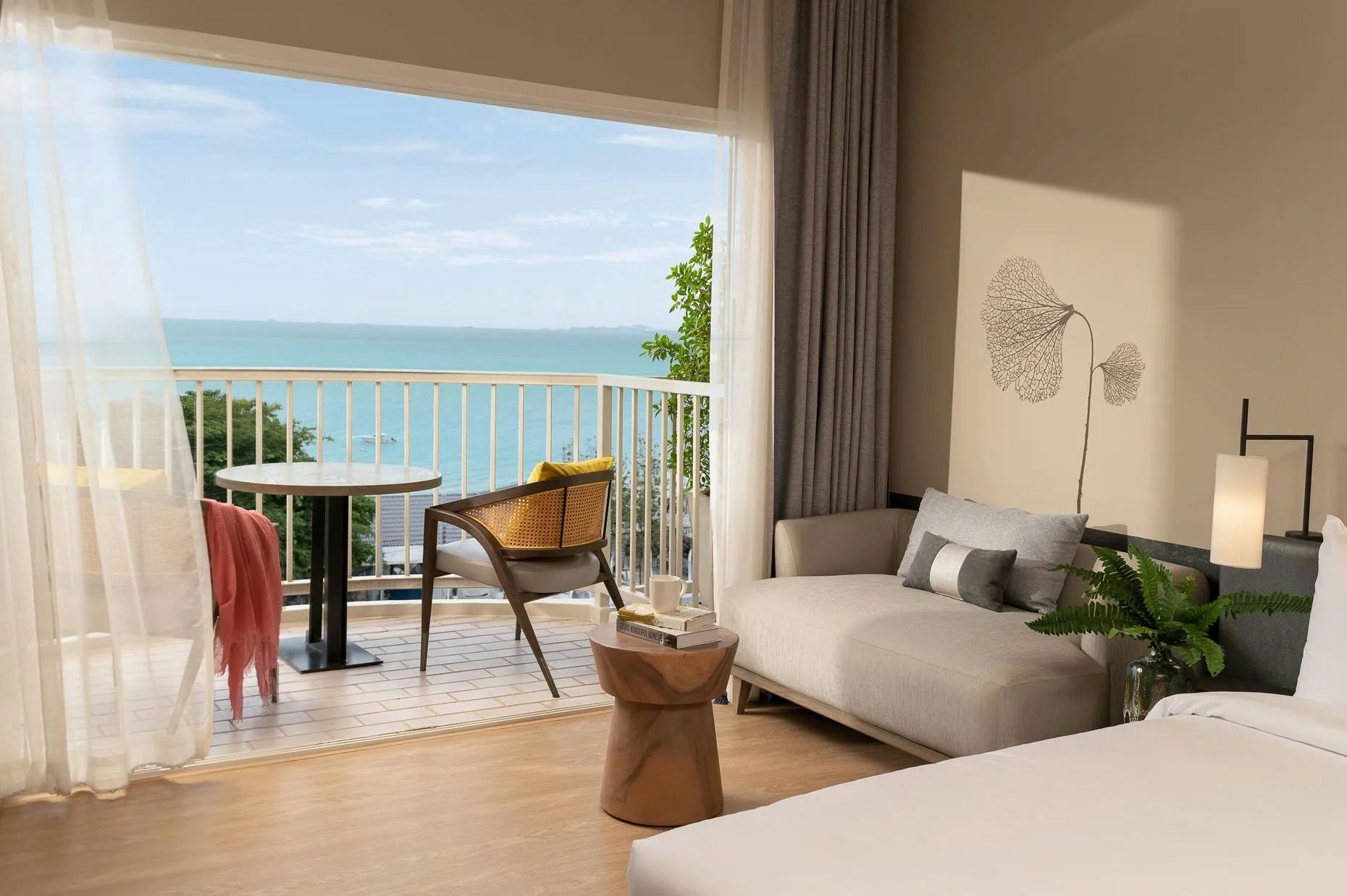 cross-pattaya-pratamnak-luxury-ocean-view-room_11833