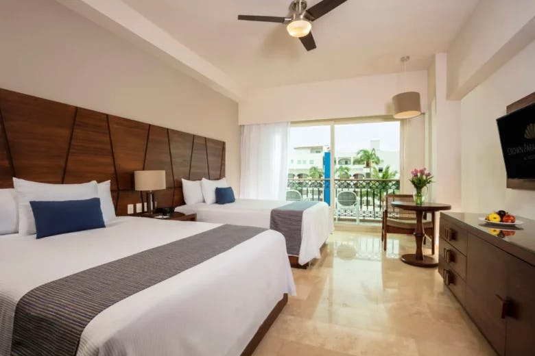 crown-paradise-golden-puerto-vallarta-mexico-deluxe-double-room_9244