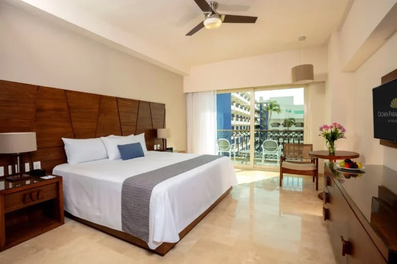 crown-paradise-golden-puerto-vallarta-mexico-deluxe-king_9244