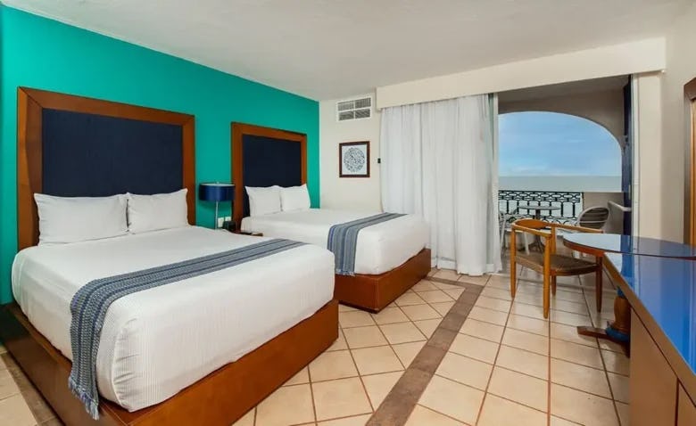 crown-paradise-golden-puerto-vallarta-mexico-deluxe-ocean-front-double_9244