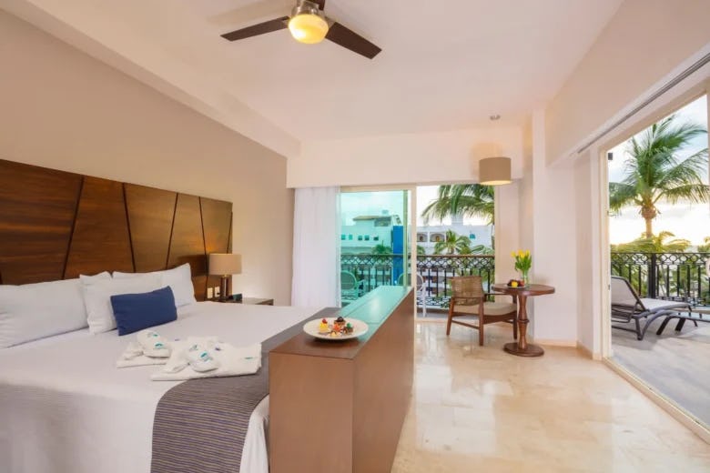 crown-paradise-golden-puerto-vallarta-mexico-honeymoon-suite_9244