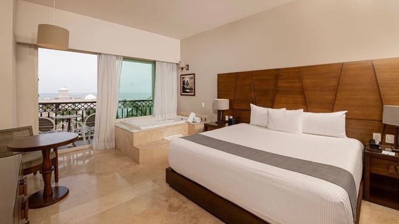 crown-paradise-golden-puerto-vallarta-mexico-suite-crown_9244