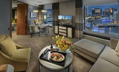 Executive Club Suite: