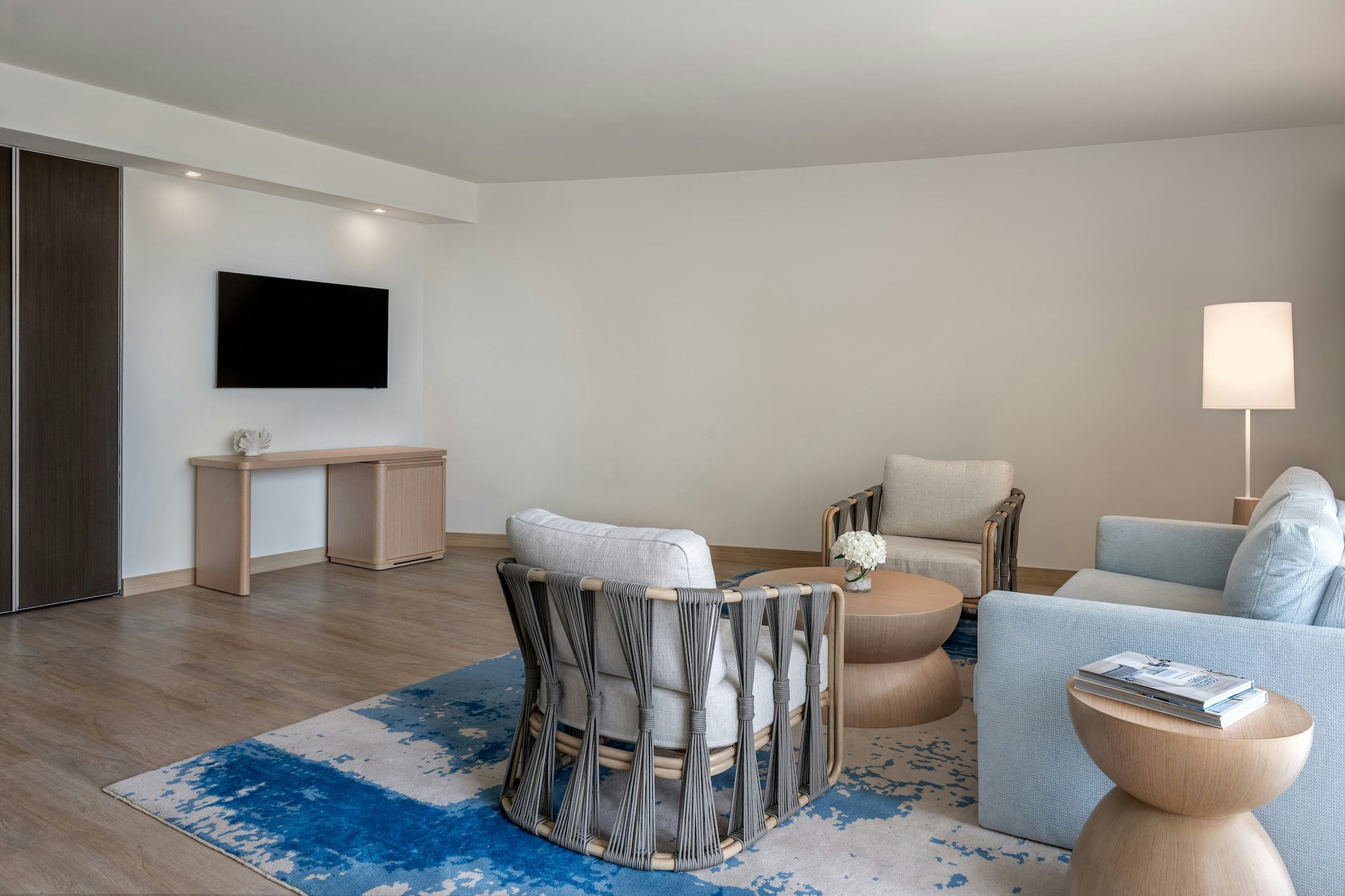 1 Bedroom Suite Plaza View