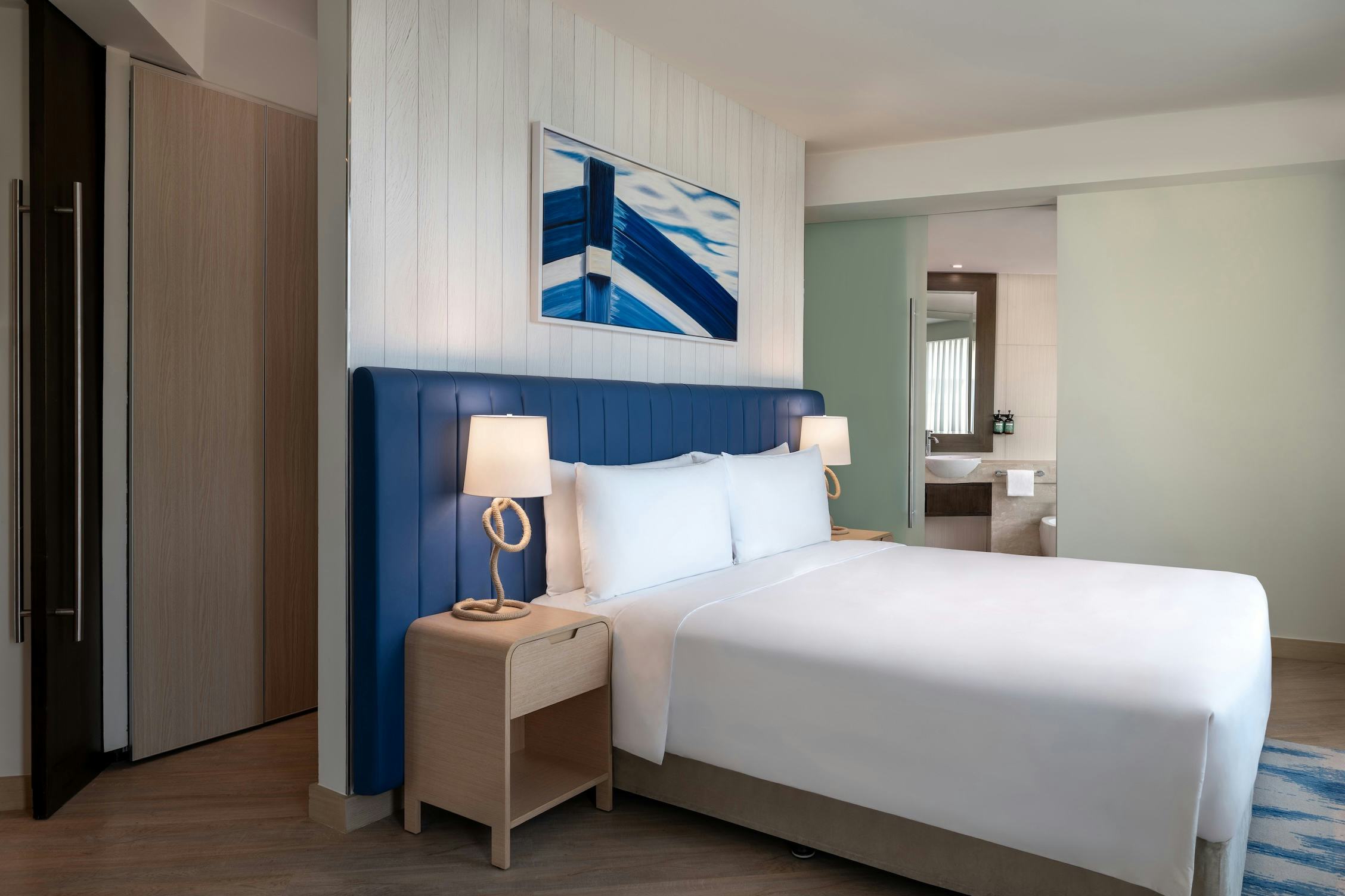 1 Bedroom Suite Plaza View Balcony