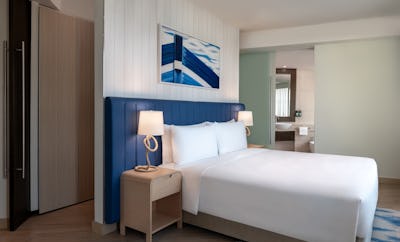 1 Bedroom Suite Plaza View Balcony