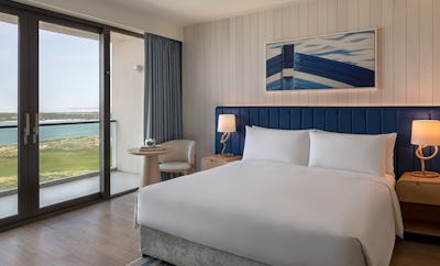 1 King Deluxe Sea View Balcony