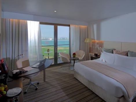 crowne-plaza-abu-dhabi-yas-island-standard-room_2126