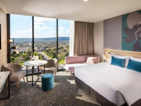 1 King Premium Adelaide Hills View