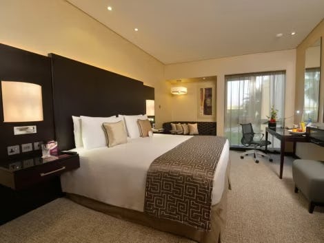 1 King Standard Pool View