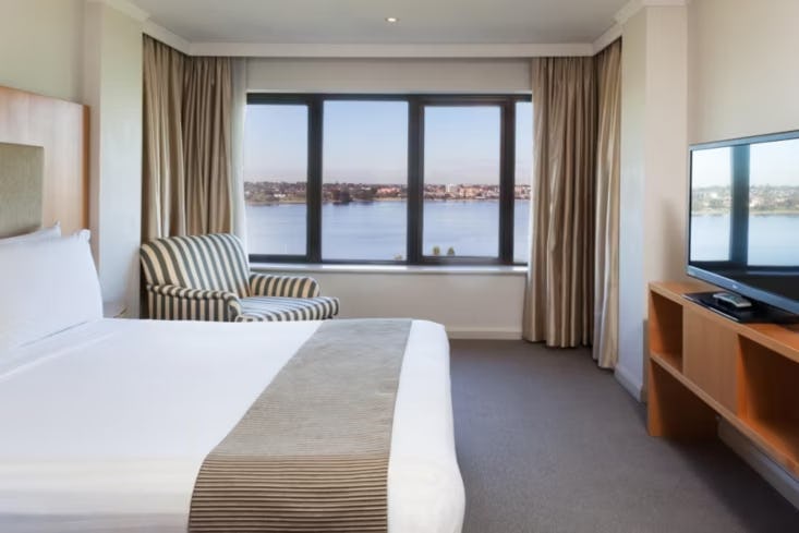 1 King 1 Bedroom River View Spa Suite