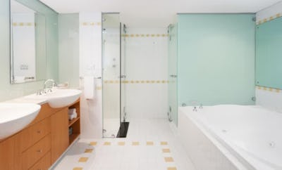 1 King Premium Spa Bath