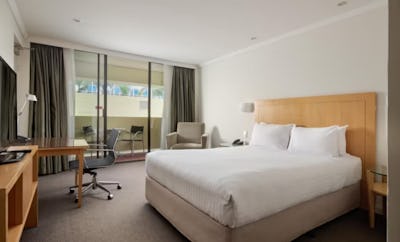 1 Queen Standard Balcony