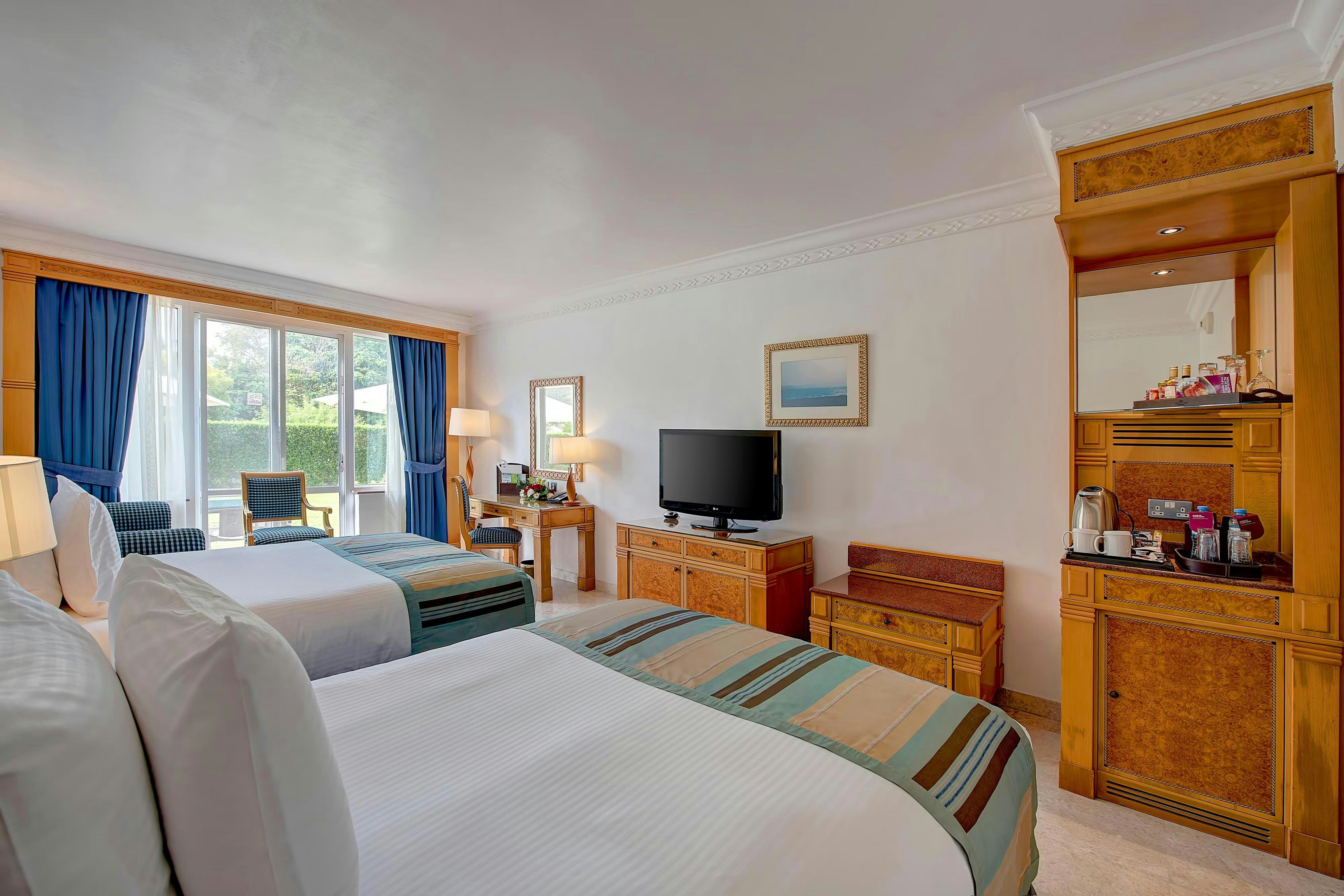 crowne-plaza-resort-salalah-an-ihg-hotel-oman-standard-room-01_4781