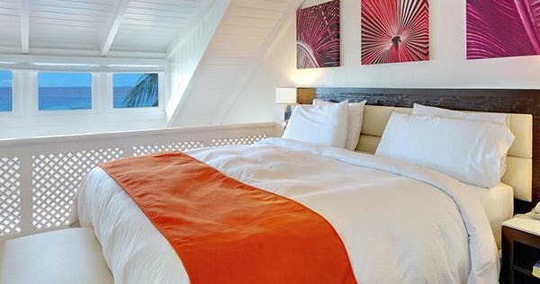 crystal-cove-by-elegant-hotels-one-bedroom-suite-ocean-view_2517