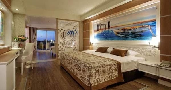 crystal-sunset-luxury-resort-spa-deluxe-standard-room-03_11598