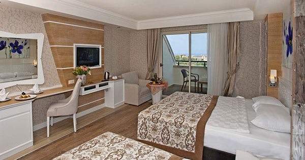 crystal-sunset-luxury-resort-spa-standard-room-01_11598