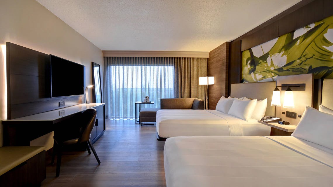 Guest room, 2 Queen(s), Golf Course view, Golf view