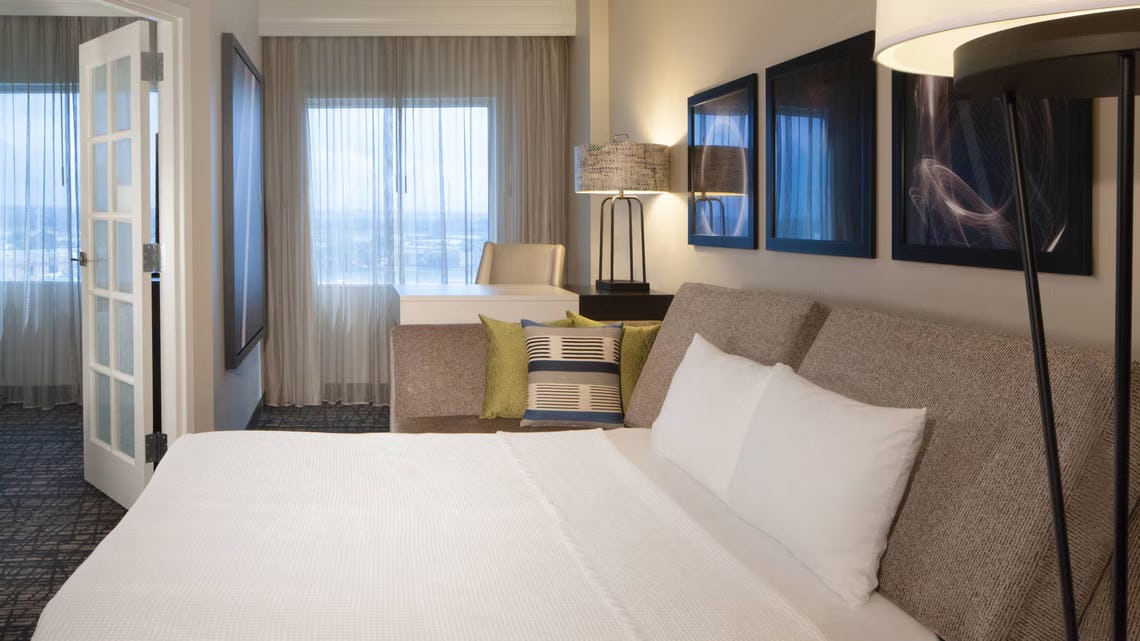 1 Bedroom Suite, 1 King, Sofa bed, High floor