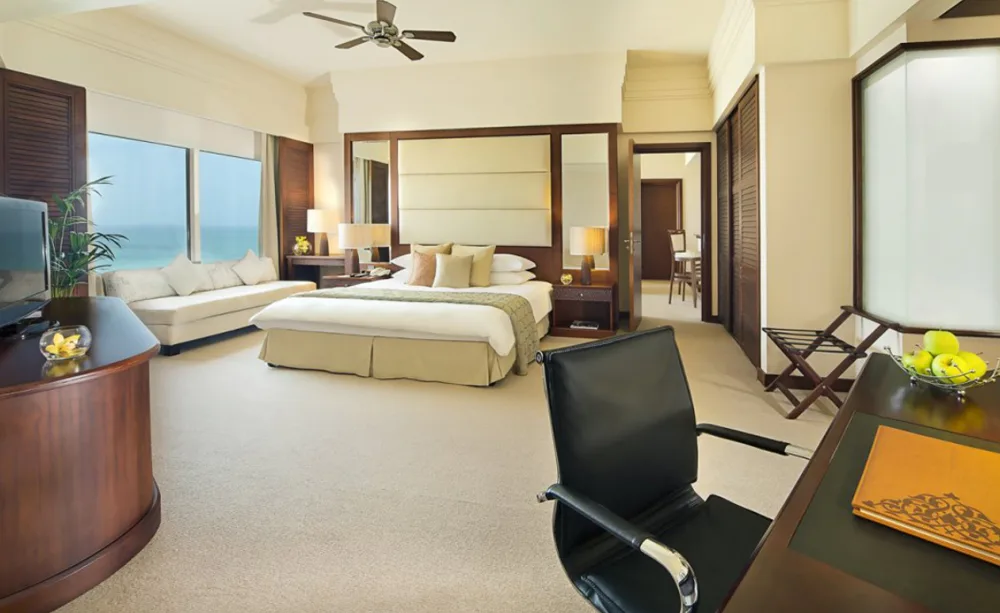 danat-jebel-dhanna-resort-abu-dhabi-executive-suite_2145
