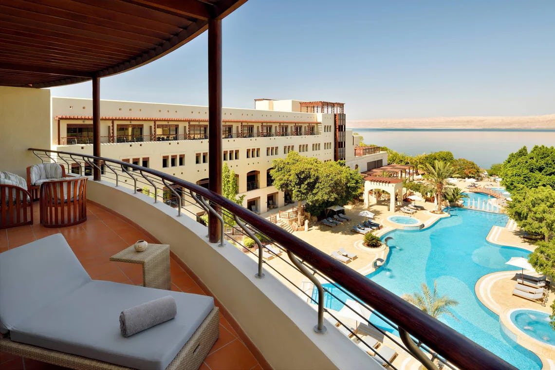 dead-sea-marriott-resort-and-spa-jordan-royal-suite-01_5555