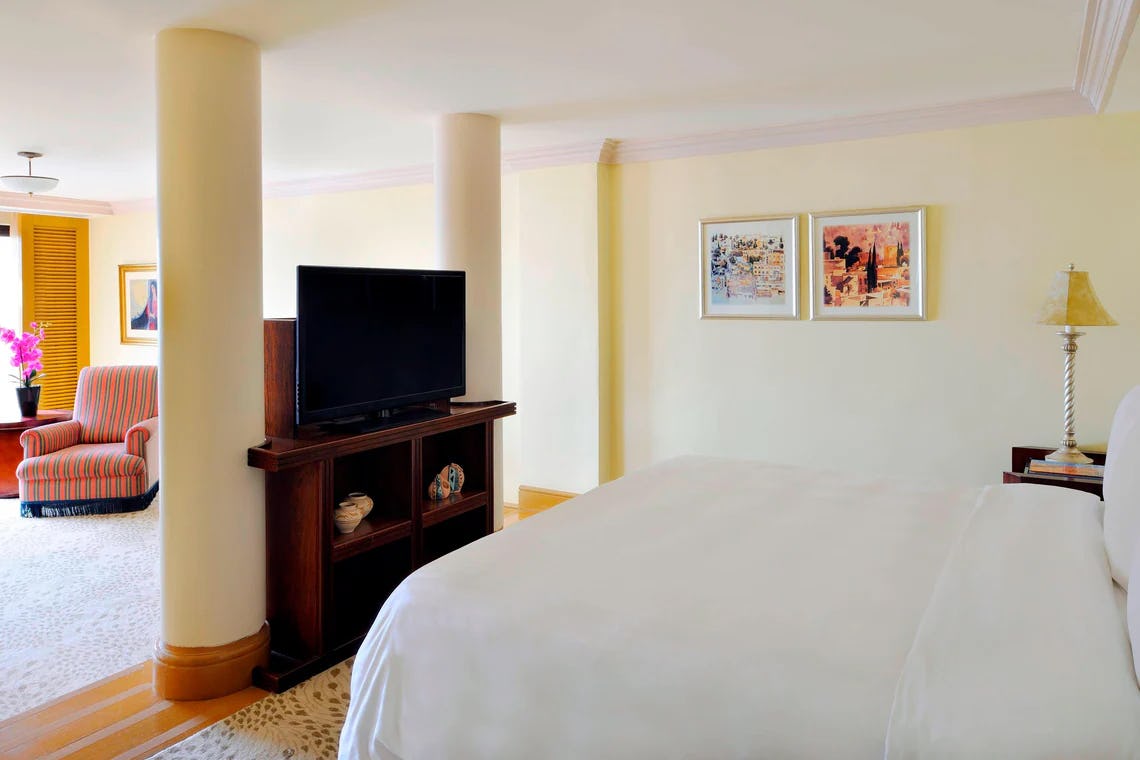 dead-sea-marriott-resort-and-spa-jordan-royal-suite-02_5555