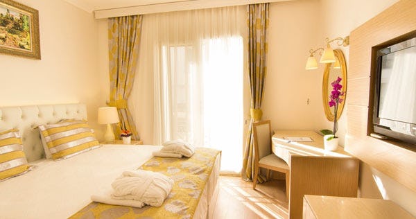 del-mare-boutique-hotel-standard-room-01_11207