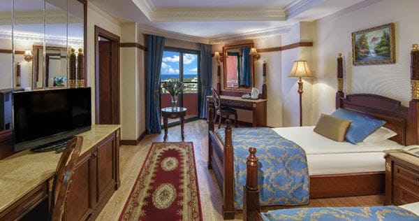 delphin-palace-hotel-antalya-family-room_8186
