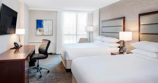 delta-hotels-by-marriott-burnaby-conference-centre-vancouver-guest-room-2-queen-bed_10692