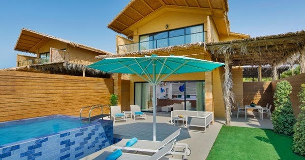 DELUXE BEACH POOL SUITE