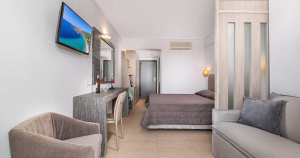 deluxe-double-room-lagomandra-hotel_11047