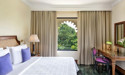 Deluxe Pool View Room