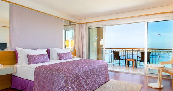 deluxe-room-kefaluka-resort-hotel_11222