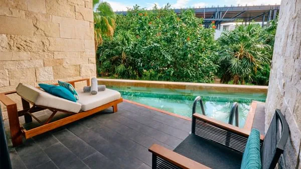 Premium Swim-Up, 1 King