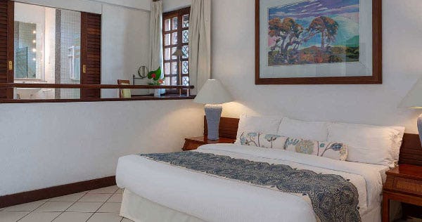 diamonds-leisure-beach-and-golf-resort-mombasa-kenya-6-bedroom-oasis-villa-rooms_11637