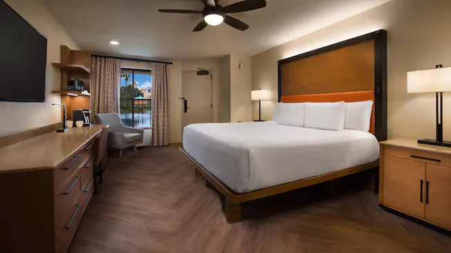 disneys-coronado-springs-resort-orlando-water-view-king_740