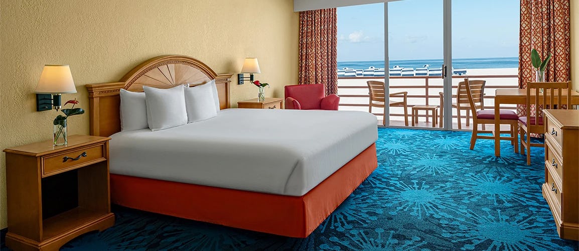 Beachfront w/ Balcony 1 King Bed