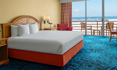 Beachfront w/ Balcony 1 King Bed