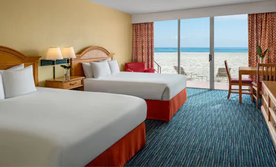 Beachfront w/ Patio 2 Queen Beds