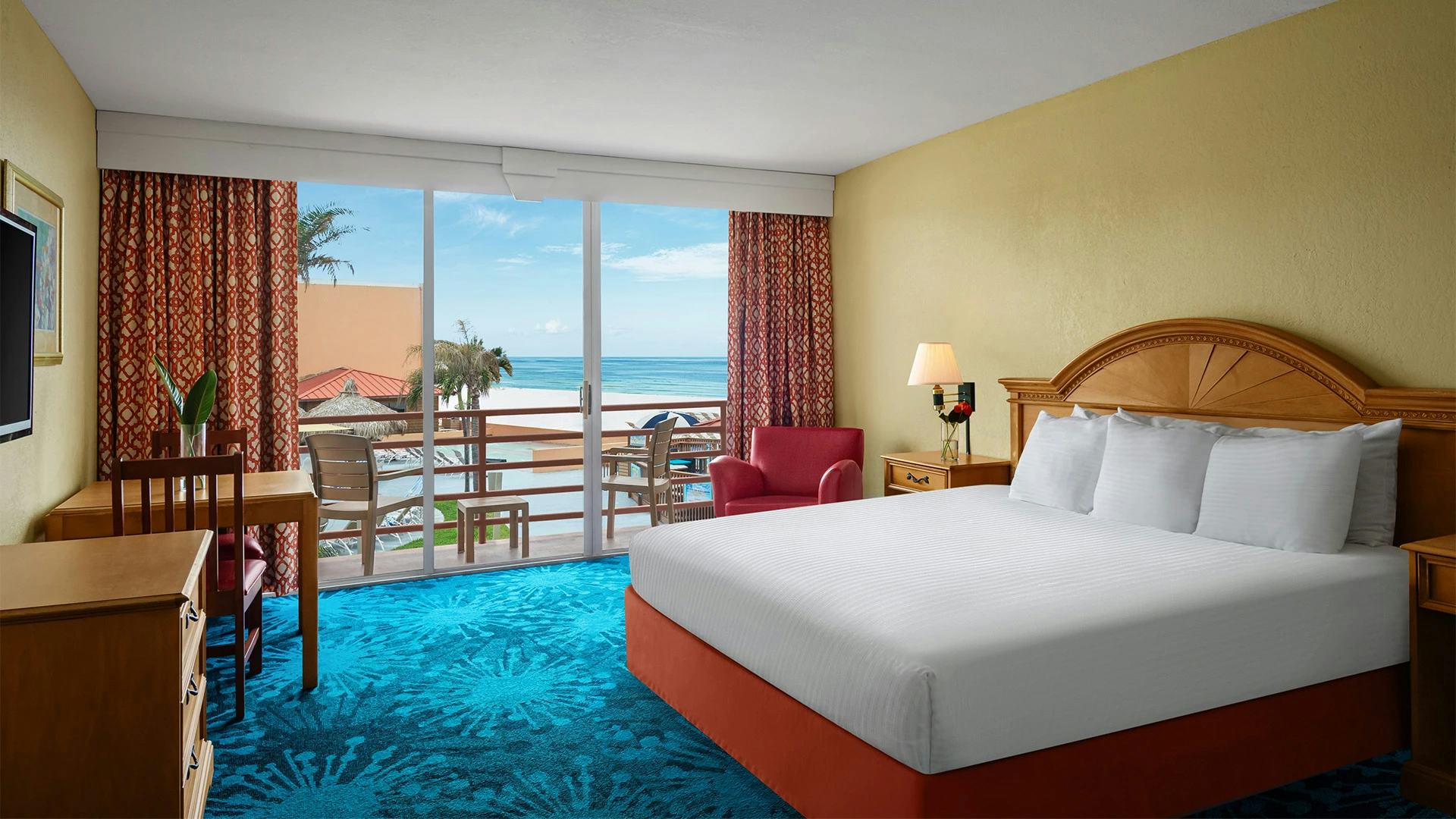 Pool View w/ Balcony 1 King Bed