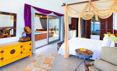 Deluxe Room with Jacuzzi and Sea View