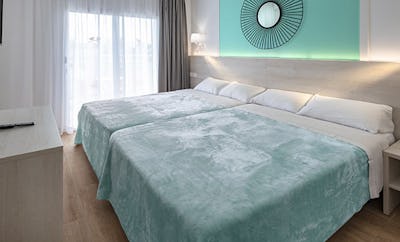 Double room with pool view