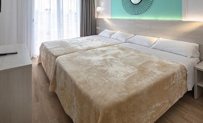 Double room with pool view