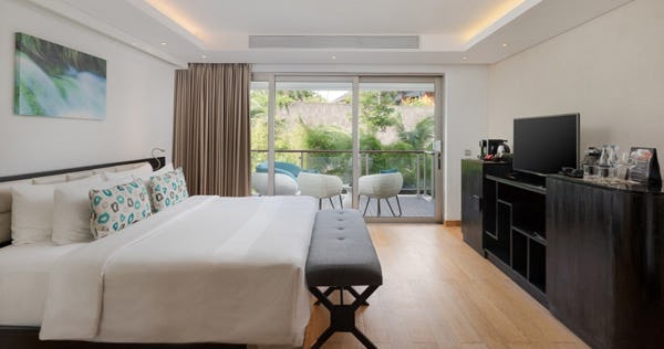 double-six-luxury-hotel-bali-junior-leisure-suite-king-01_11317