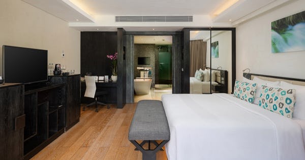 double-six-luxury-hotel-bali-junior-leisure-suite-king-02_11317