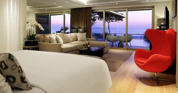 double-six-luxury-hotel-bali-premium-suite-pool-access-ocean-view-01_11317