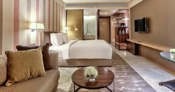 KING SUPERIOR ROOM